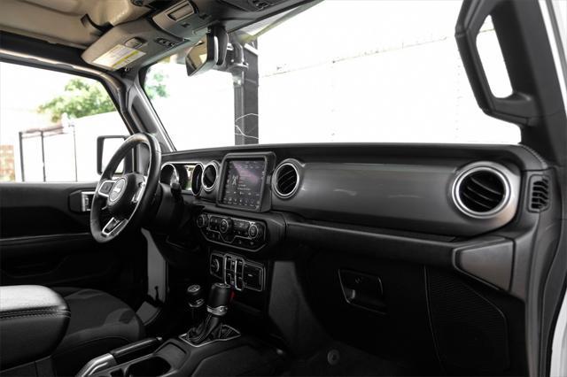 Photo of 2018 Bright White Clearcoat Jeep Wrangler Unlimited