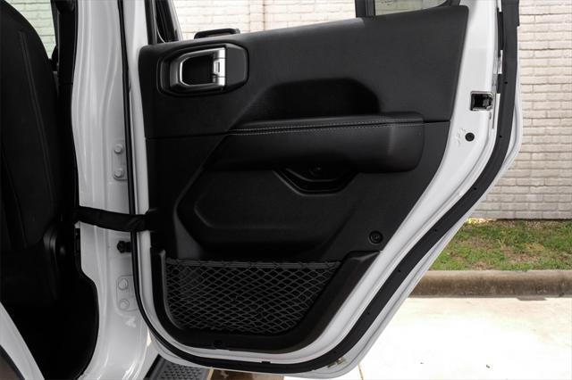 Photo of 2018 Bright White Clearcoat Jeep Wrangler Unlimited