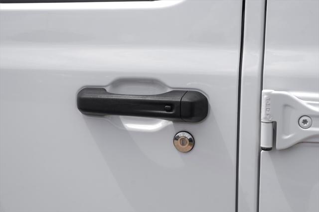 Photo of 2018 Bright White Clearcoat Jeep Wrangler Unlimited