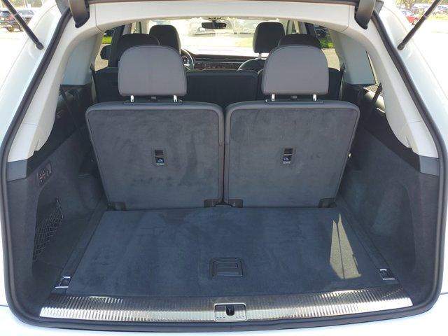 Photo of 2022 White Audi Q7
