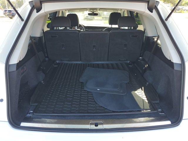 Photo of 2022 White Audi Q7