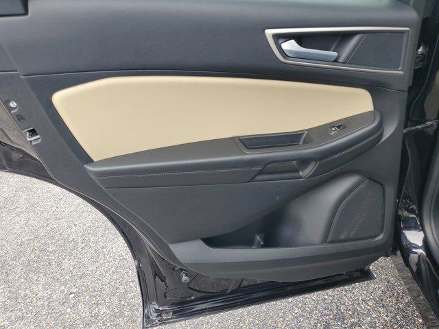 Photo of 2024 Black Metallic Ford Edge