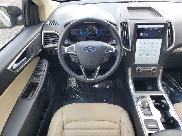 Photo of 2024 Black Metallic Ford Edge