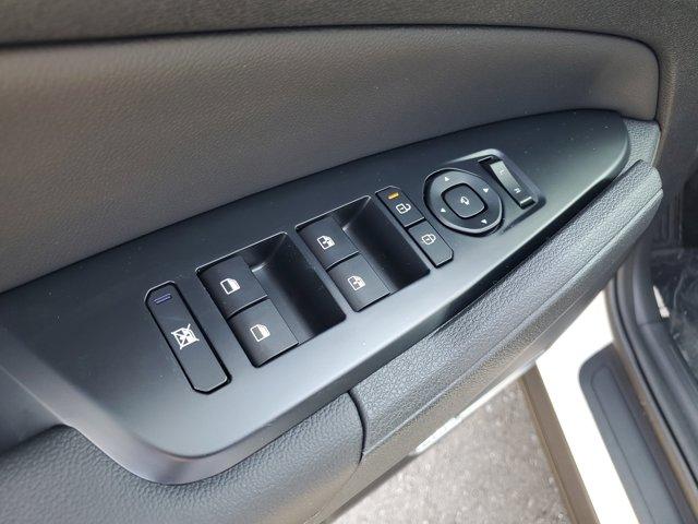 Photo of 2026 Glacial White Pearl Kia Sportage