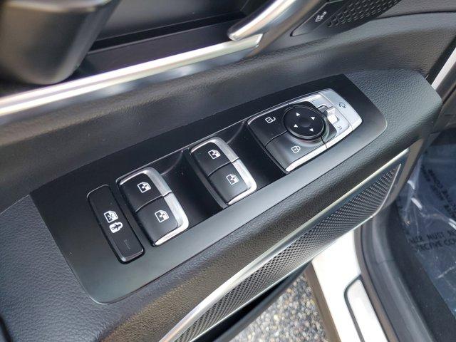 Photo of 2021 Glacial White Pearl Kia Telluride