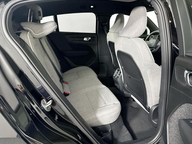 Photo of 2023 Onyx Black Metallic Volvo C40 Recharge Pure Electric