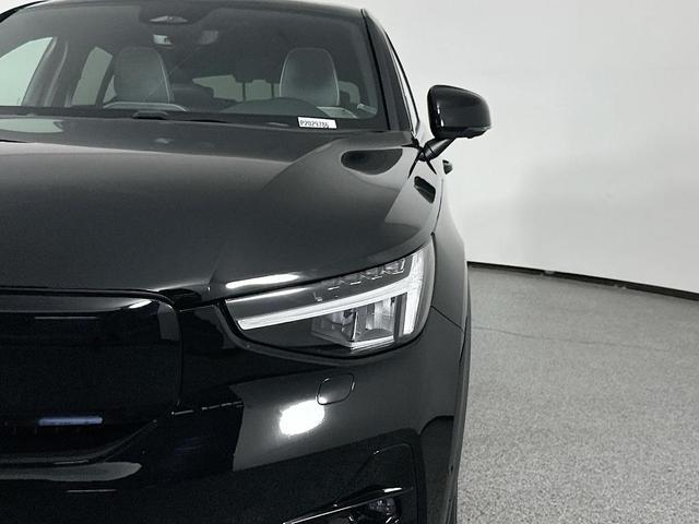 Photo of 2023 Onyx Black Metallic Volvo C40 Recharge Pure Electric