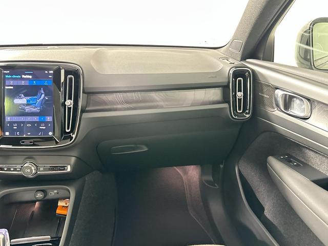 Photo of 2023 Onyx Black Metallic Volvo C40 Recharge Pure Electric