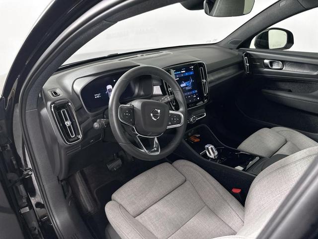 Photo of 2023 Onyx Black Metallic Volvo C40 Recharge Pure Electric