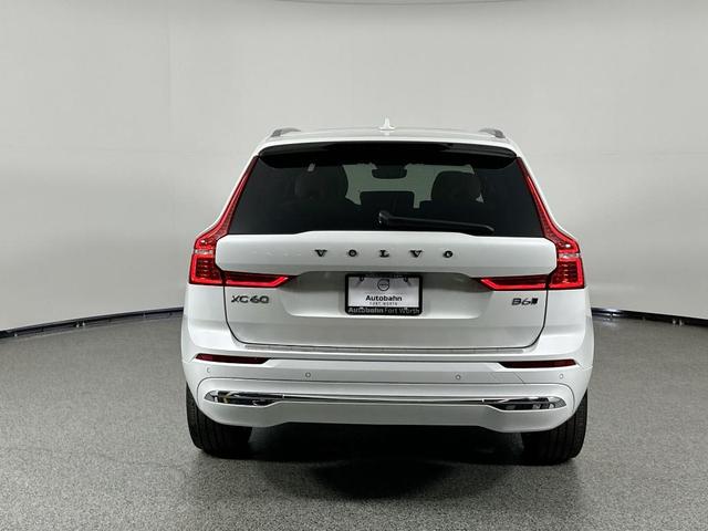 Photo of 2022 Crystal White Metallic Volvo XC60
