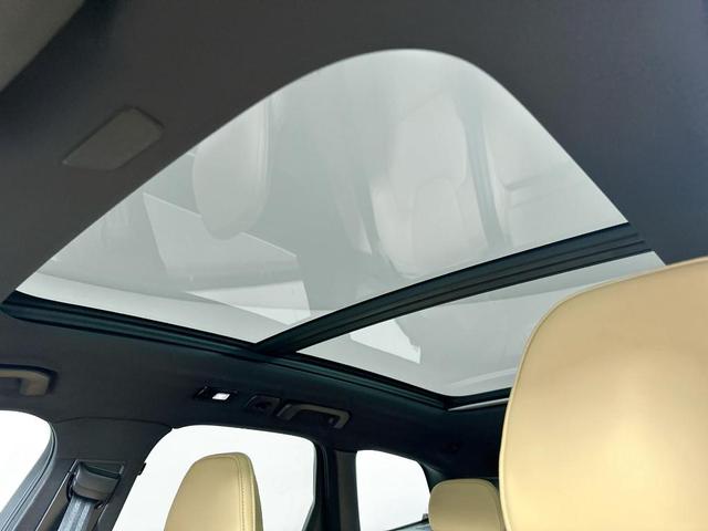 Photo of 2022 Crystal White Metallic Volvo XC60