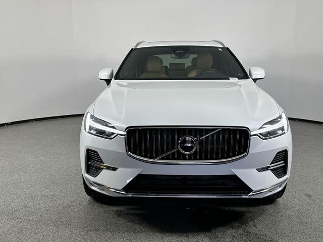 Photo of 2022 Crystal White Metallic Volvo XC60