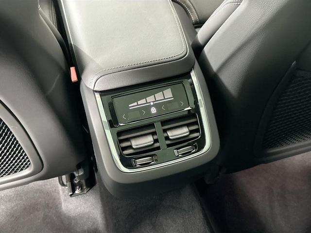 Photo of 2025 White Volvo XC60