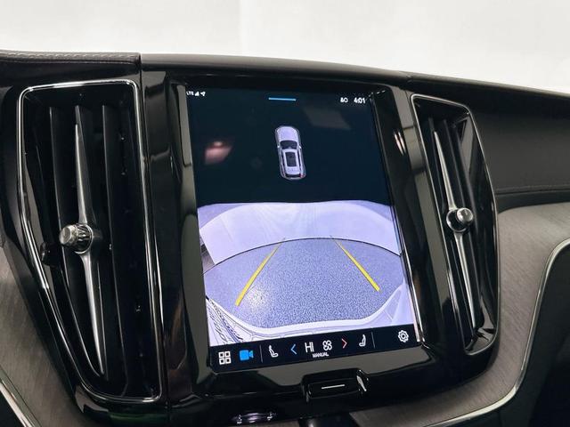 Photo of 2025 White Volvo XC60