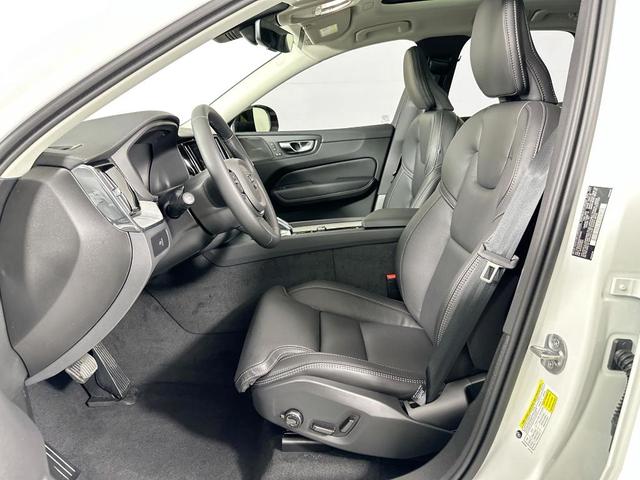 Photo of 2025 White Volvo XC60