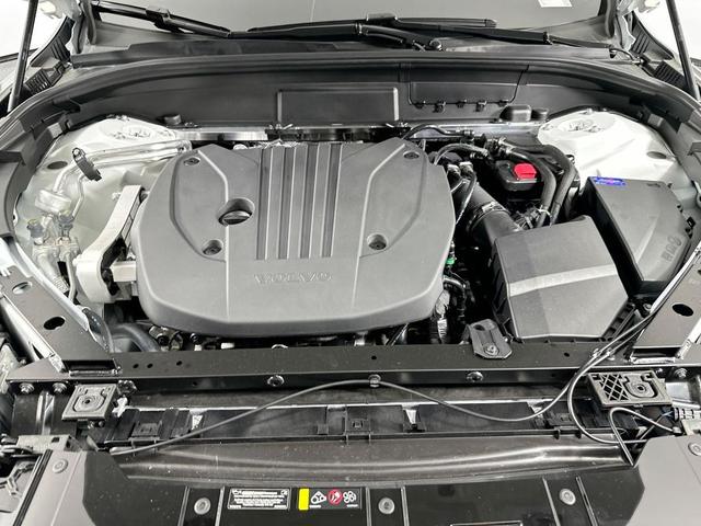 Photo of 2025 White Volvo XC60