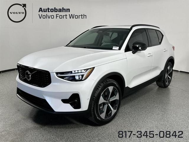 Photo of 2026 Crystal White Volvo XC40
