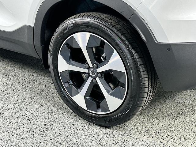 Photo of 2026 Crystal White Volvo XC40