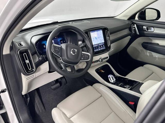 Photo of 2026 Crystal White Volvo XC40