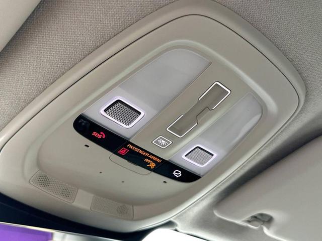 Photo of 2026 Crystal White Volvo XC40