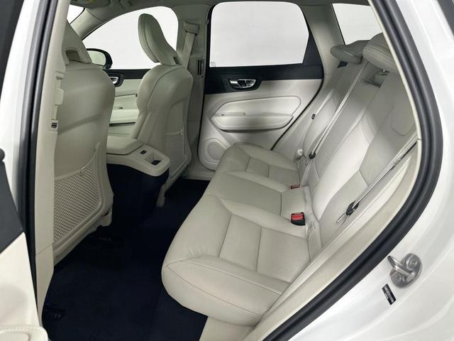 Photo of 2025 Crystal White Metallic Volvo XC60