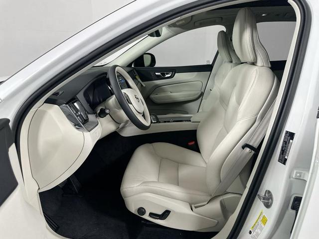 Photo of 2025 Crystal White Metallic Volvo XC60