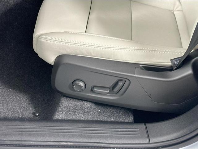 Photo of 2026 Cloud 9 White Volvo XC40