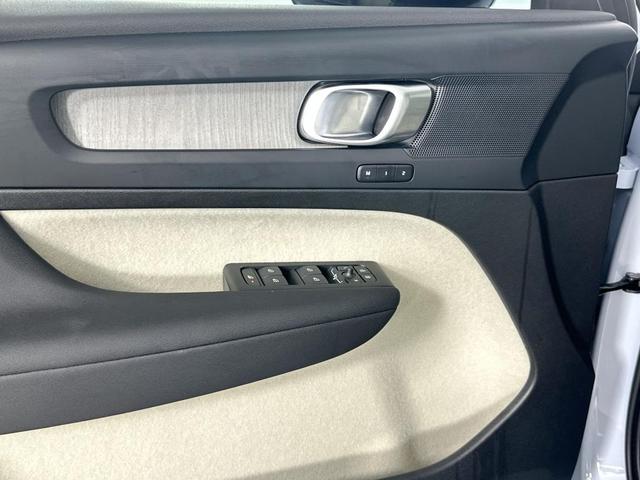 Photo of 2026 Cloud 9 White Volvo XC40
