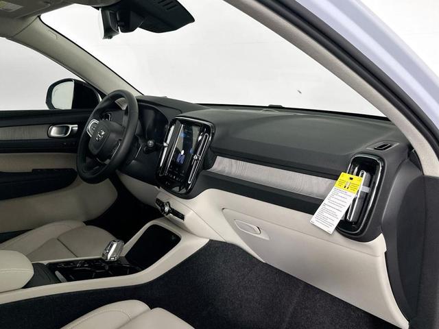 Photo of 2026 Cloud 9 White Volvo XC40