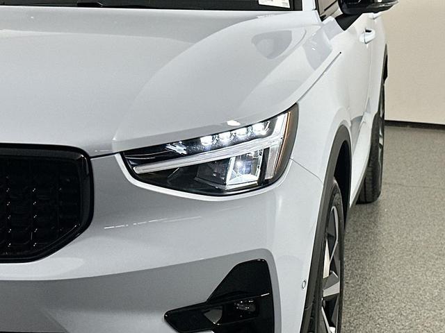 Photo of 2026 Cloud 9 White Volvo XC40