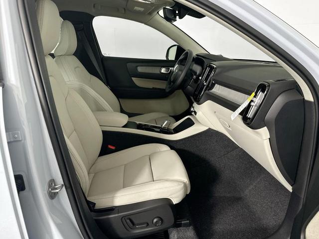 Photo of 2026 Cloud 9 White Volvo XC40