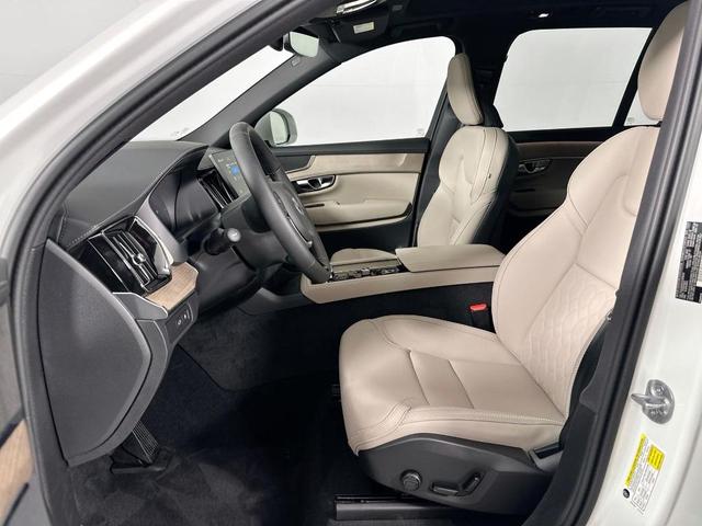 Photo of 2025 COL70700 Volvo XC90 Plug-In Hybrid