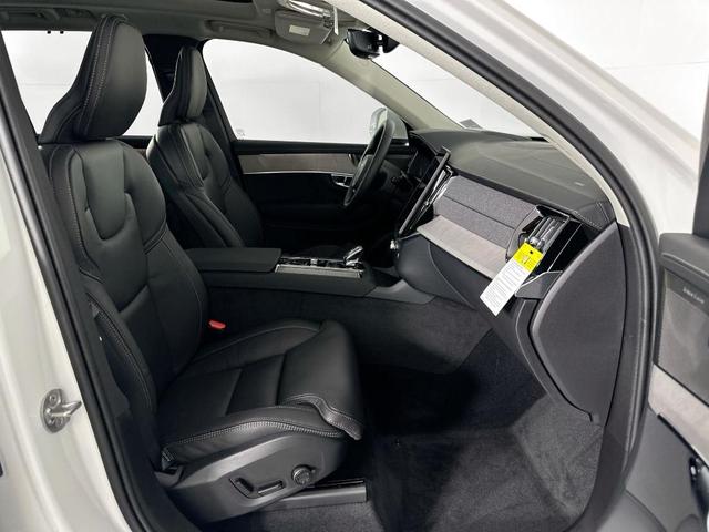 Photo of 2025 Crystal White Metallic Volvo XC90 Plug-In Hybrid