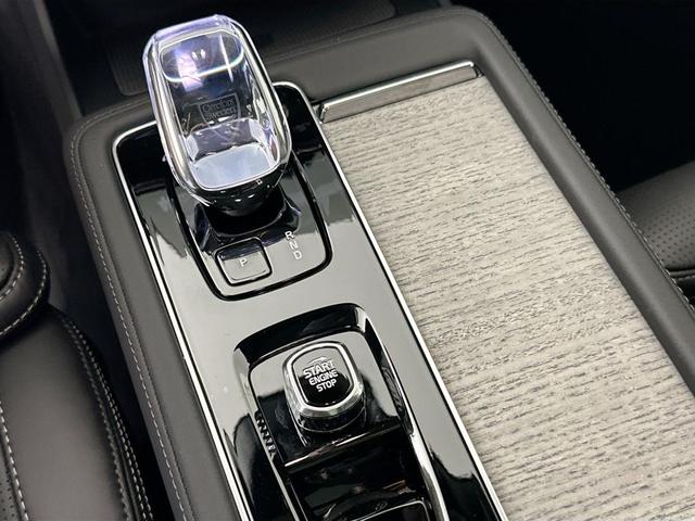 Photo of 2025 Crystal White Metallic Volvo XC90 Plug-In Hybrid