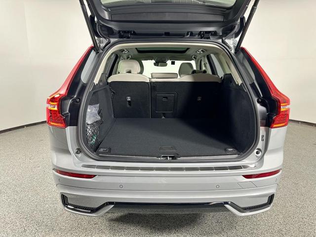 Photo of 2025 Metallic Volvo XC60