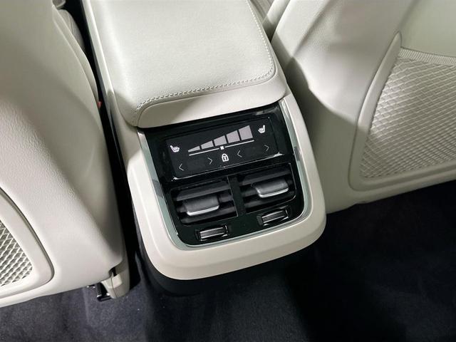 Photo of 2025 Metallic Volvo XC60