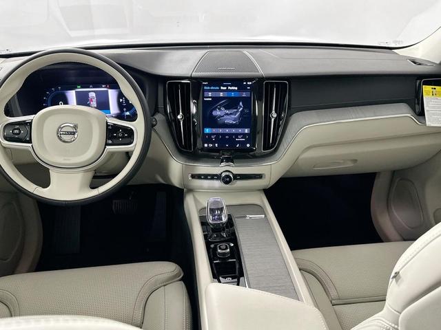 Photo of 2025 Metallic Volvo XC60