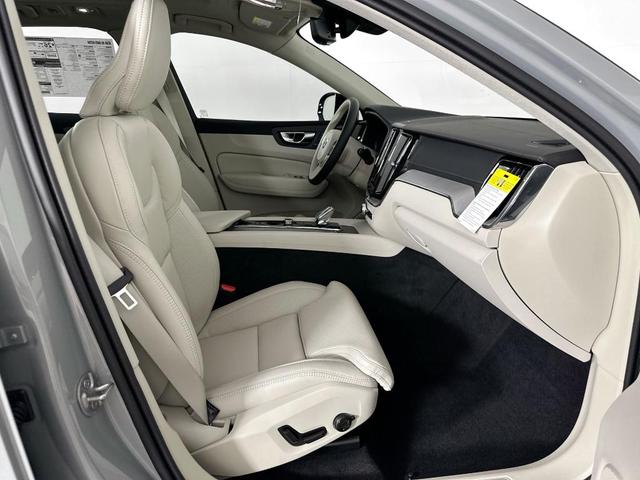 Photo of 2025 Metallic Volvo XC60
