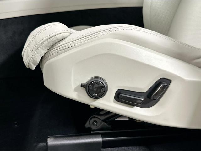 Photo of 2025 Metallic Volvo XC60