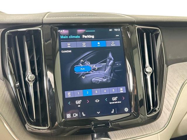 Photo of 2025 Bright Volvo XC60