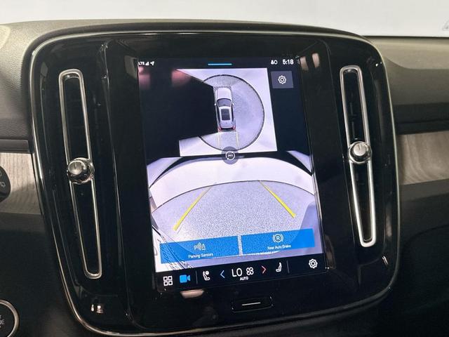 Photo of 2025 Onyx Black Metallic Volvo XC40