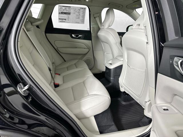 Photo of 2025 Black Volvo XC60 Plug-In Hybrid