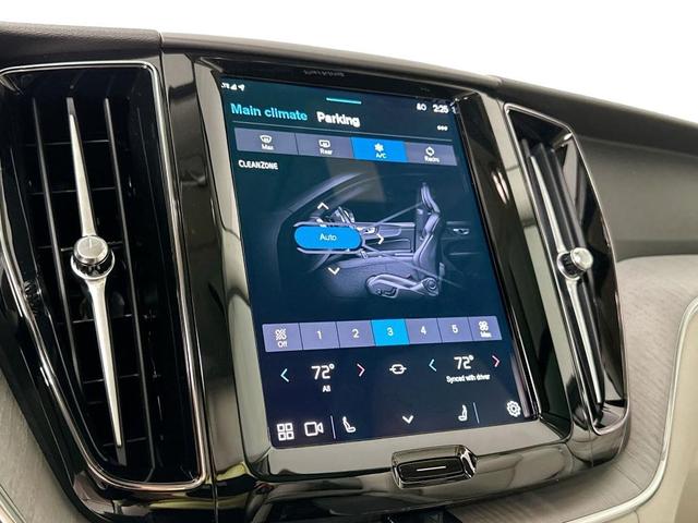 Photo of 2025 Black Volvo XC60 Plug-In Hybrid