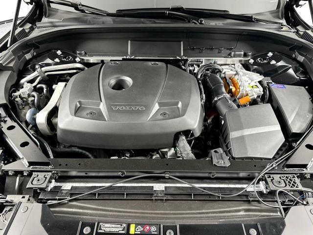 Photo of 2025 Black Volvo XC60 Plug-In Hybrid
