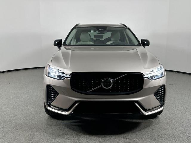 Photo of 2025 Bright Volvo XC60