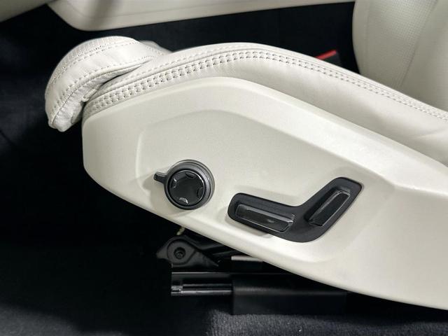 Photo of 2025 Bright Volvo XC60