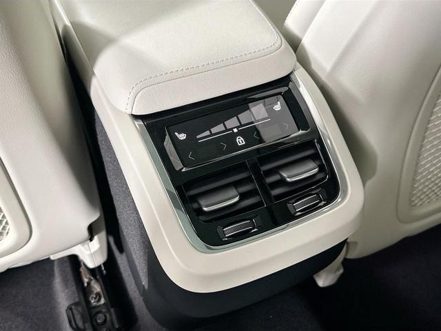 Photo of 2025 Bright Volvo XC60