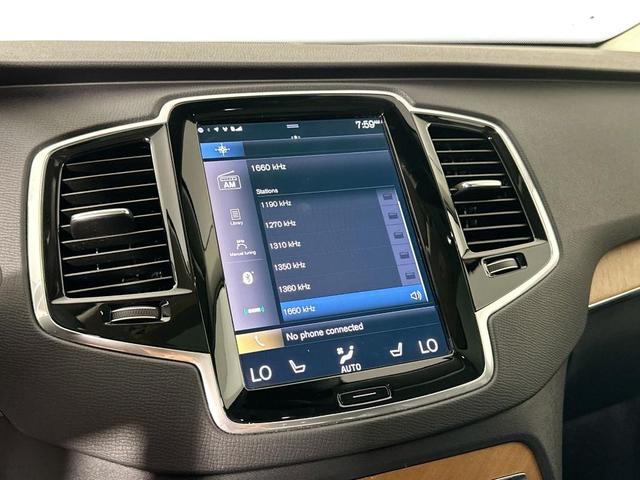 Photo of 2022 Bright Silver Metallic Volvo XC90