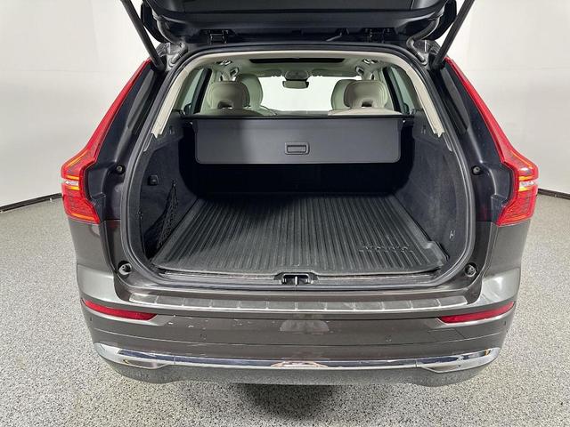 Photo of 2022 Pine Gray Metallic Volvo XC60