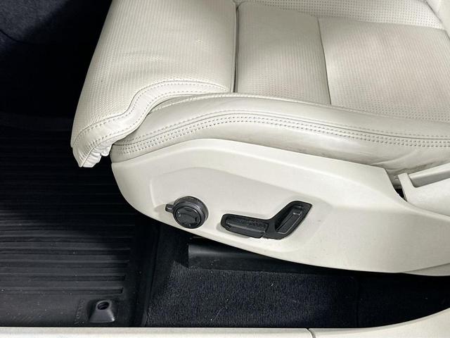 Photo of 2022 Pine Gray Metallic Volvo XC60